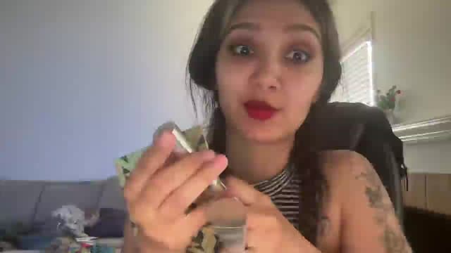 Gallery image thumbnail from MamaV's myfreecams stream on, 04/26/2025, 17:00 image 18 of 20