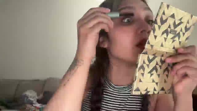 Gallery image thumbnail from MamaV's myfreecams stream on, 04/26/2025, 17:00 image 8 of 20