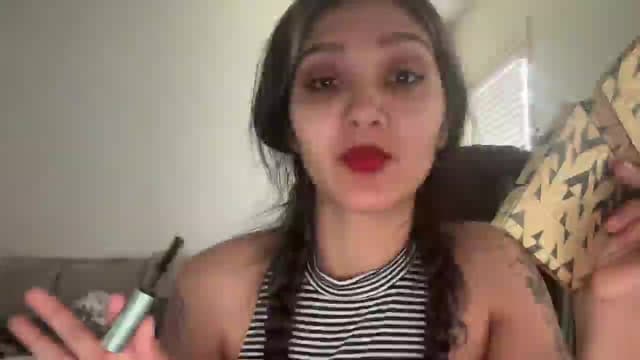 Gallery image thumbnail from MamaV's myfreecams stream on, 04/26/2025, 17:00 image 5 of 20