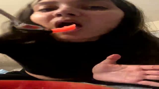 Gallery image thumbnail from MamaV's myfreecams stream on, 05/05/2025, 07:14 image 4 of 20