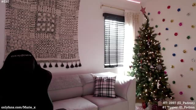 Gallery image thumbnail from Marie's myfreecams stream on, 12/16/2022, 22:04 image 13 of 20