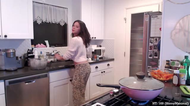 Gallery image thumbnail from Marie's myfreecams stream on, 04/06/2023, 06:19 image 12 of 20