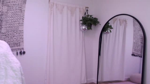 Gallery image thumbnail from Marie's myfreecams stream on, 04/12/2023, 05:53 image 1 of 20