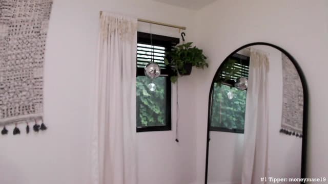 Gallery image thumbnail from Marie's myfreecams stream on, 05/01/2023, 03:00 image 15 of 20