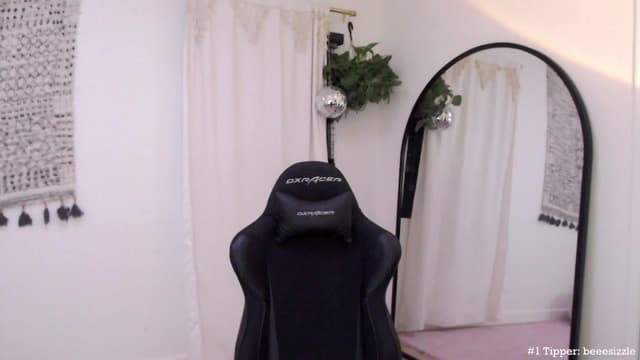 Gallery image thumbnail from Marie's myfreecams stream on, 05/04/2023, 04:08 image 17 of 20