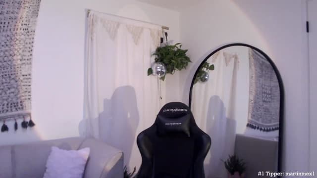 Gallery image thumbnail from Marie's myfreecams stream on, 05/13/2023, 05:36 image 16 of 20