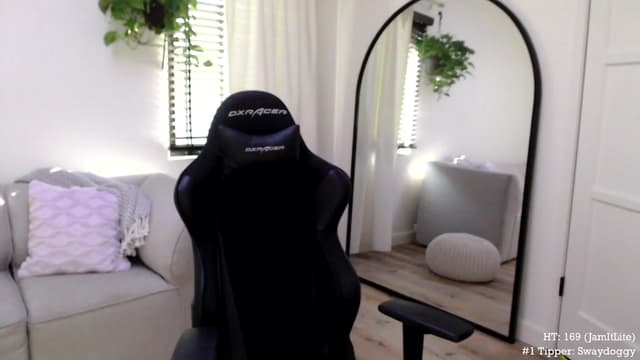 Gallery image thumbnail from Marie's myfreecams stream on, 09/13/2023, 24:02 image 15 of 20