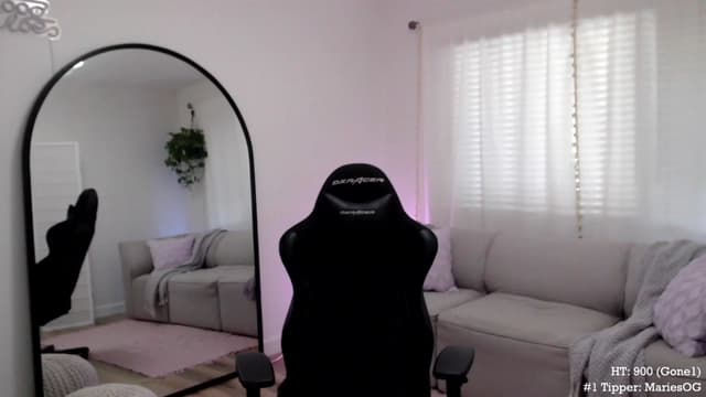 Gallery image thumbnail from Marie's myfreecams stream on, 11/10/2023, 23:50 image 16 of 20
