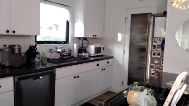 Gallery image thumbnail from Marie's myfreecams stream on, 03/27/2024, 02:46 image 12 of 20