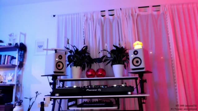 Gallery image thumbnail from Marie's myfreecams stream on, 04/10/2024, 03:36 image 10 of 20