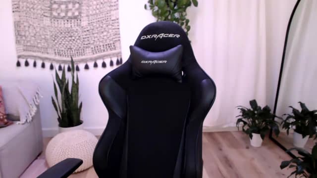 Gallery image thumbnail from Marie's myfreecams stream on, 06/28/2024, 24:06 image 5 of 20