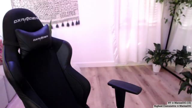 Gallery image thumbnail from Marie's myfreecams stream on, 08/08/2024, 22:46 image 1 of 20