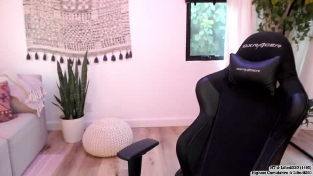 Gallery image thumbnail from Marie's myfreecams stream on, 08/17/2024, 02:53 image 11 of 20