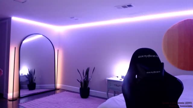 Gallery image thumbnail from Marie's myfreecams stream on, 10/08/2024, 04:13 image 12 of 20