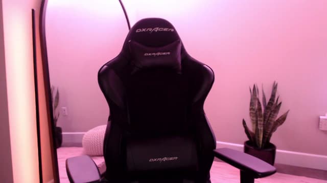 Gallery image thumbnail from Marie's myfreecams stream on, 04/09/2025, 24:35 image 17 of 20