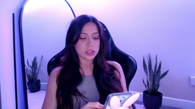 Gallery image thumbnail from Marie's myfreecams stream on, 04/12/2025, 24:42 image 10 of 20