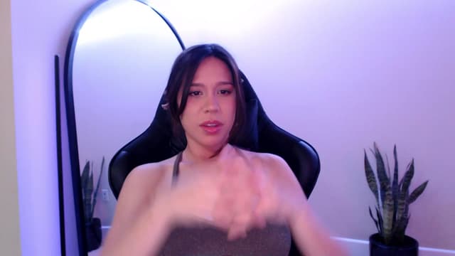 Gallery image thumbnail from Marie's myfreecams stream on, 04/18/2025, 24:04 image 12 of 20