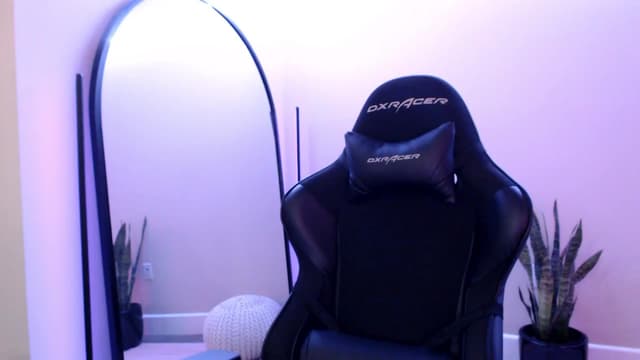 Gallery image thumbnail from Marie's myfreecams stream on, 04/18/2025, 24:04 image 14 of 20