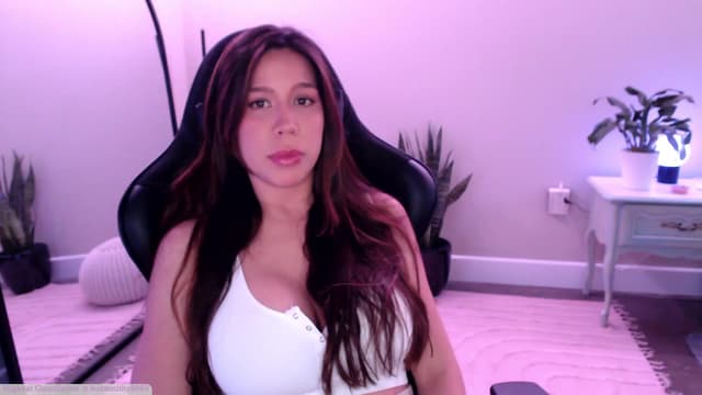 Gallery image thumbnail from Marie's myfreecams stream on, 05/14/2025, 24:18 image 4 of 20