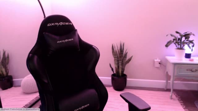 Gallery image thumbnail from Marie's myfreecams stream on, 05/14/2025, 24:18 image 16 of 20
