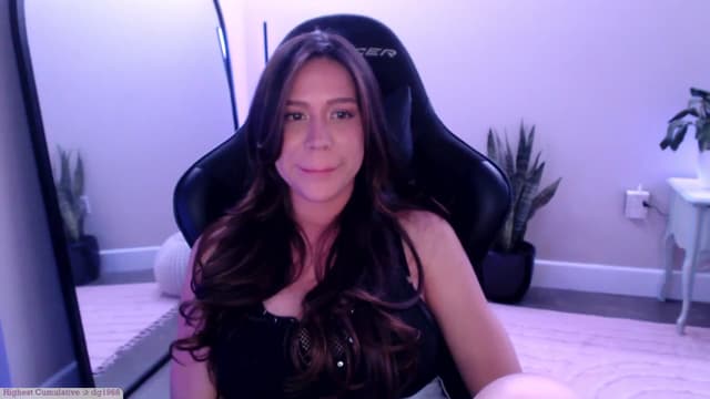 Gallery image thumbnail from Marie's myfreecams stream on, 05/17/2025, 24:30 image 13 of 20