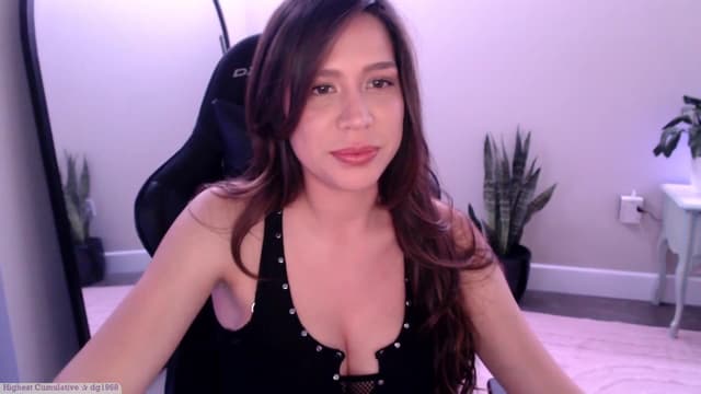 Gallery image thumbnail from Marie's myfreecams stream on, 05/17/2025, 24:30 image 4 of 20