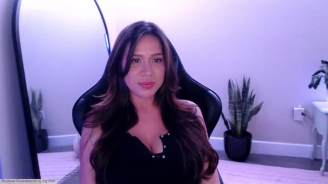 Gallery image thumbnail from Marie's myfreecams stream on, 05/17/2025, 24:30 image 14 of 20