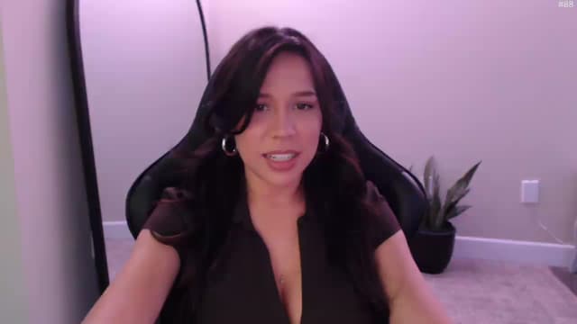 Gallery image thumbnail from Marie's myfreecams stream on, 06/03/2026, 24:53 image 6 of 20