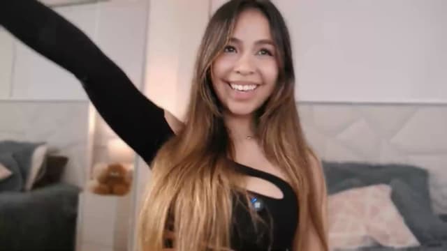 Gallery image thumbnail from Megui's myfreecams stream on, 06/09/2026, 03:41 image 7 of 20