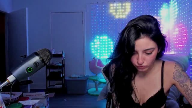 Gallery image thumbnail from Melon's myfreecams stream on, 03/31/2025, 03:44 image 5 of 20