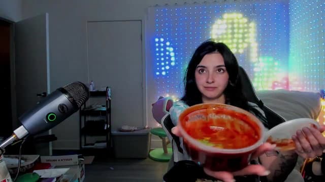Gallery image thumbnail from Melon's myfreecams stream on, 03/31/2025, 03:44 image 16 of 20
