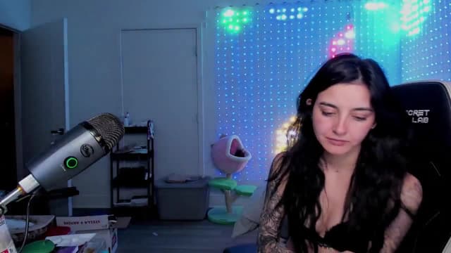 Gallery image thumbnail from Melon's myfreecams stream on, 03/31/2025, 03:44 image 12 of 20