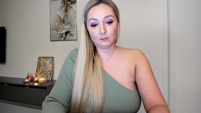 Gallery image thumbnail from Mi_Ha's myfreecams stream on, 11/16/2022, 16:56 image 12 of 20
