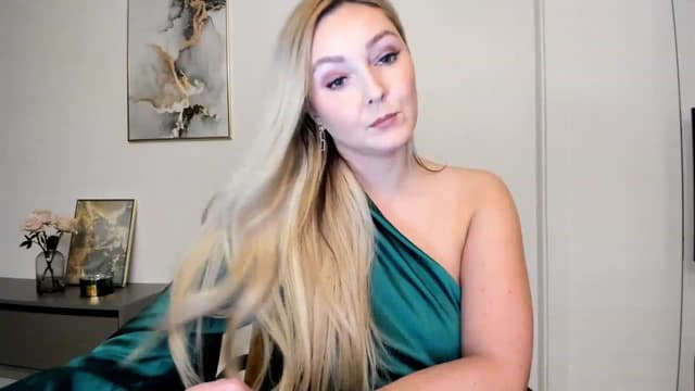 Gallery image thumbnail from Mi_Ha's myfreecams stream on, 11/21/2022, 14:48 image 17 of 20