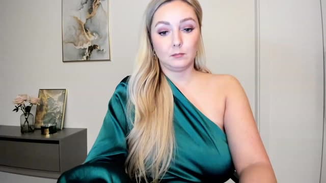 Gallery image thumbnail from Mi_Ha's myfreecams stream on, 11/21/2022, 15:28 image 13 of 20