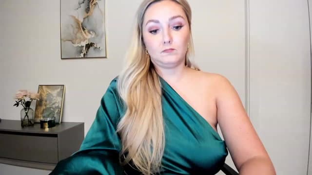 Gallery image thumbnail from Mi_Ha's myfreecams stream on, 11/21/2022, 15:28 image 9 of 20