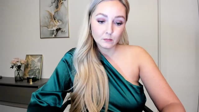 Gallery image thumbnail from Mi_Ha's myfreecams stream on, 11/21/2022, 15:28 image 6 of 20