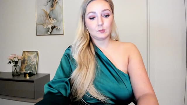 Gallery image thumbnail from Mi_Ha's myfreecams stream on, 11/21/2022, 15:28 image 8 of 20