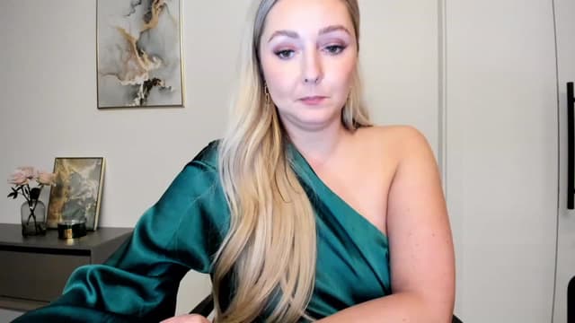 Gallery image thumbnail from Mi_Ha's myfreecams stream on, 11/21/2022, 16:34 image 10 of 20