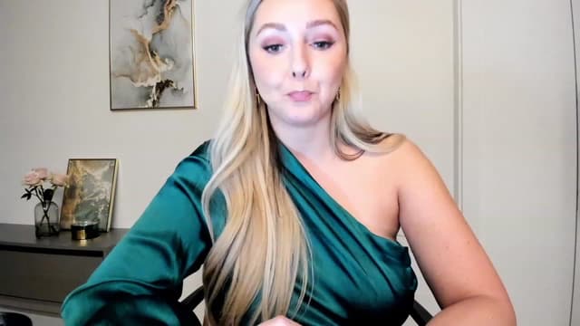 Gallery image thumbnail from Mi_Ha's myfreecams stream on, 11/21/2022, 16:34 image 4 of 20