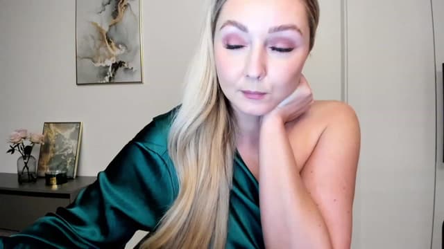 Gallery image thumbnail from Mi_Ha's myfreecams stream on, 11/21/2022, 16:34 image 15 of 20