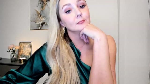 Gallery image thumbnail from Mi_Ha's myfreecams stream on, 11/21/2022, 23:29 image 5 of 20