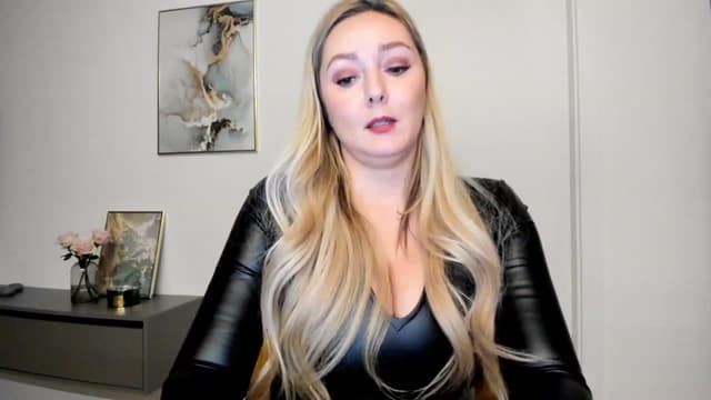 Gallery image thumbnail from Mi_Ha's myfreecams stream on, 11/22/2022, 17:29 image 10 of 20