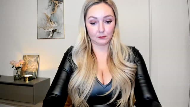 Gallery image thumbnail from Mi_Ha's myfreecams stream on, 11/22/2022, 23:40 image 3 of 20