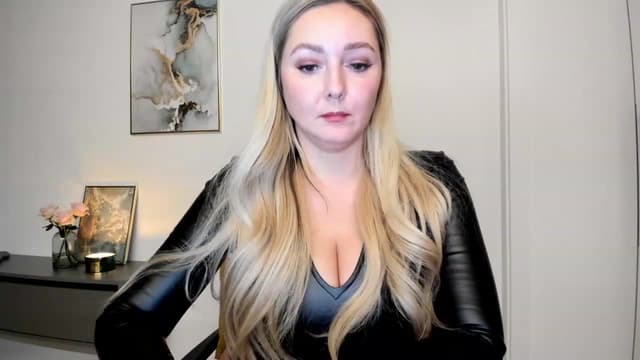 Gallery image thumbnail from Mi_Ha's myfreecams stream on, 11/22/2022, 23:40 image 19 of 20