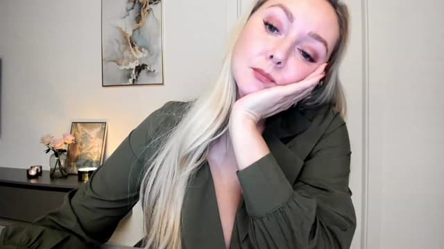 Gallery image thumbnail from Mi_Ha's myfreecams stream on, 11/23/2022, 22:40 image 10 of 20