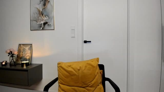 Gallery image thumbnail from Mi_Ha's myfreecams stream on, 11/24/2022, 16:40 image 6 of 20