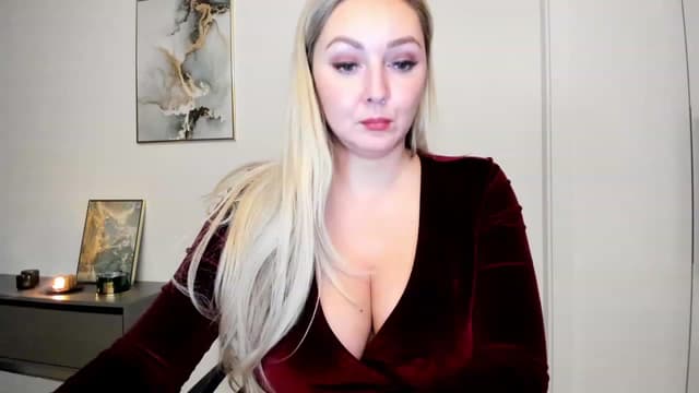 Gallery image thumbnail from Mi_Ha's myfreecams stream on, 11/27/2022, 23:30 image 7 of 20