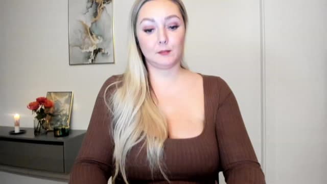 Gallery image thumbnail from Mi_Ha's myfreecams stream on, 11/29/2022, 15:40 image 2 of 20