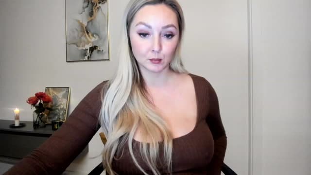 Gallery image thumbnail from Mi_Ha's myfreecams stream on, 11/29/2022, 15:40 image 6 of 20